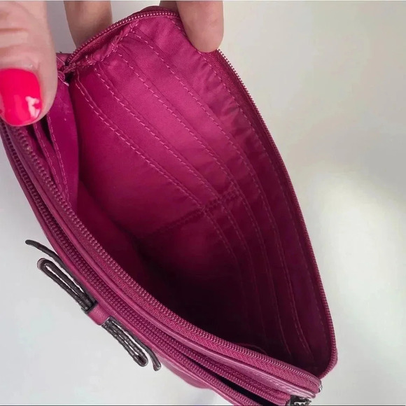Coach Wristlet Leather Wristlet/Wallet/Clutch